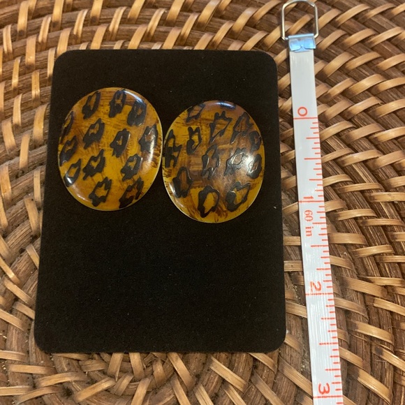 🌻2 for $15🌻 Cheetah Earrings - Picture 3 of 3